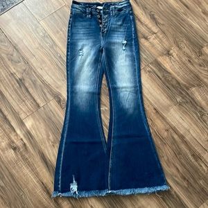 Women’s Kancan jeans size 25 never worn.